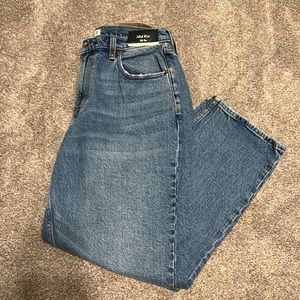 NWT Abercrombie mid rise boyfriend jeans size 8(29)